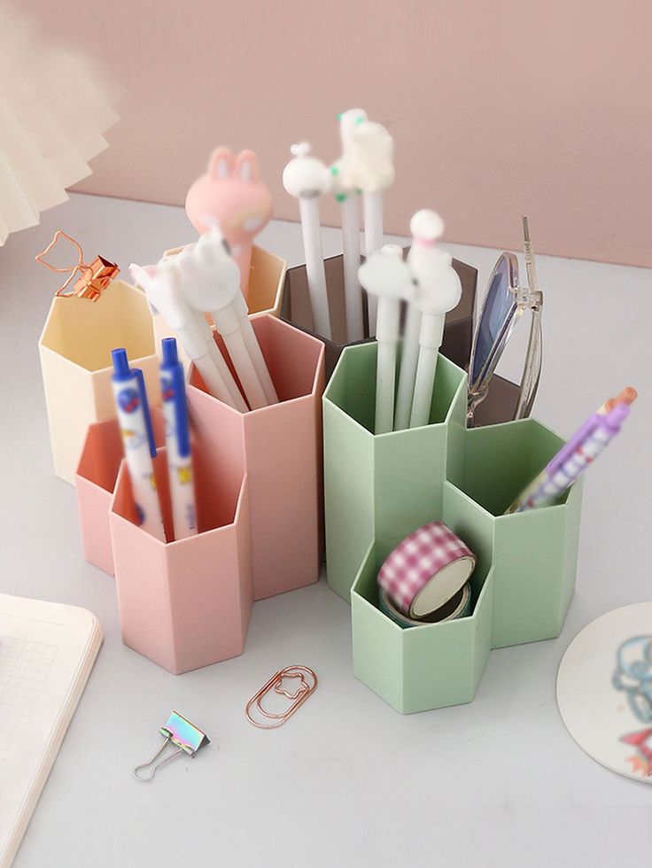 Hexagonal pen holder