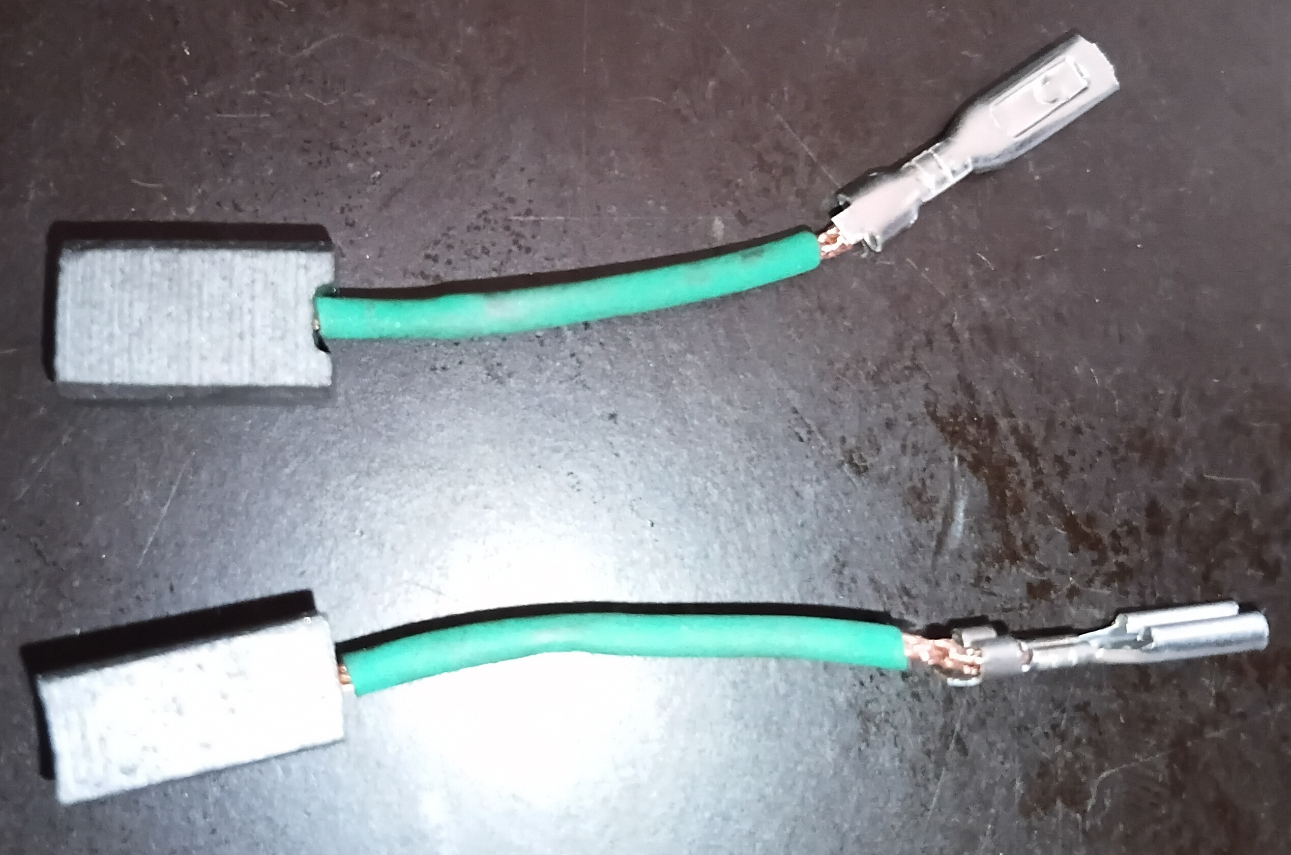 115 Quality Carbon Brush (Made in Taiwan) non-spring 13(L)x8(W)x6(H)mm| Carbon Brushes| Carpentry Tools & Equipment